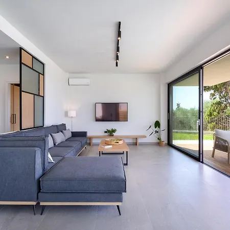 Willa Pirgos Estate
